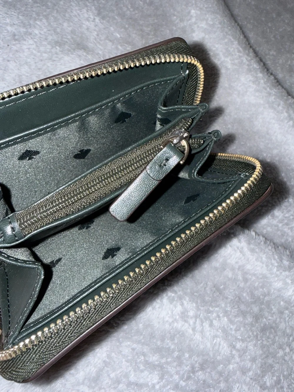 Kate Spade New York Green Leather Zip Wallet Keychain / Card Holder